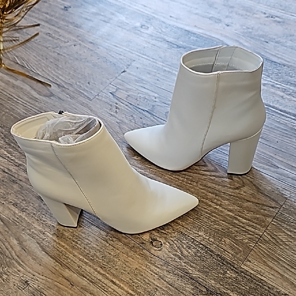 JustFab Chic White Ankle Block Heeled Booties
